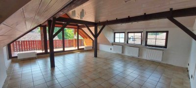 Helle 3-Zimmer Dachgeschosswohnung mit Balkon in Altenstadt