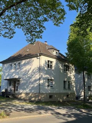 ETW im Zweifamilienhaus: Erdgeschoss, Stellplatz, Garten und Terrasse
