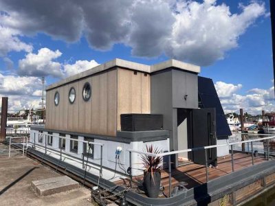 Exklusives Hausboot für den maritimen Lifestyle mit Liegeplatz!