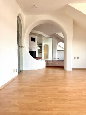 Großzügige Dachgeschosswohnung mit Balkon & Kamin- für ruhige Mieter in Bellheim