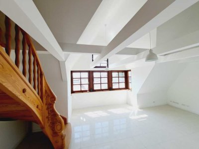 MIETE: Ober-Ingelheim, Studio-Wohnung mit 4-Zimmern, EBK und einen Stellplatz