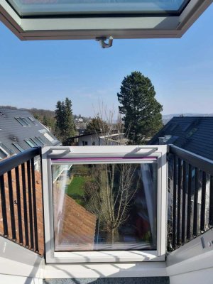 Lichtdurchflutetes Wohnjuwel mit Fernblick: Exklusive teilmöblierte Maisonette Vaihingen/Dachswald