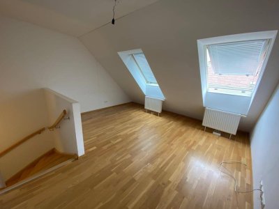 Befristet bis zum 14.08.2026 vermietet – stilvolle Dachgeschoss-Maisonnette