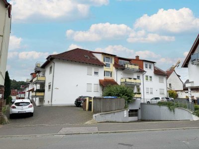 - RESERVIERT - Gemütliche 2-Zimmer Dachgeschosswohnung mit Fernblick, Balkon und moderner Ausstattun