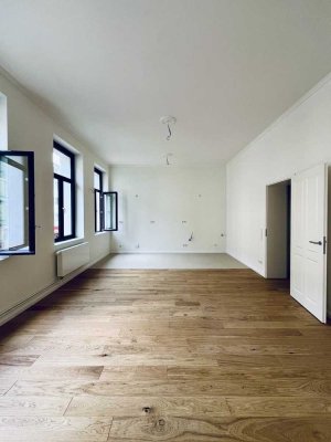 Erstbezug nach liebevoller Sanierung – Stilvolle Altbauwohnung mit Charme auf der Zülpicher Straße