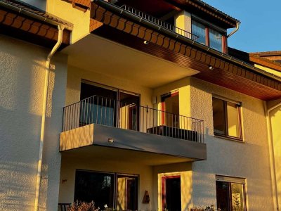 Sonnige Aussichten!  Obergeschosswohnung mit wunderschönem Balkon und Blick ins Grüne