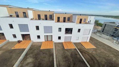 Modernes Reihenhaus mit Seeblick, Garten und Dachterrasse