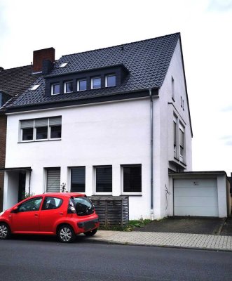 Sehr großzügiges und aufwendig saniertes Einfamilienhaus mit Einliegerwohnung in Mönchengladbach