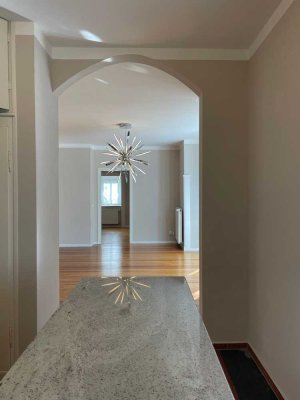 Wohnen und Arbeiten im Einklang | Herrschaftlicher 4-Zimmer Altbau mit großem Homeoffice in Bestlage