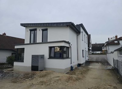 Erstbezug: lichtdurchflutetes, modernes Einfamilienhaus für gehobene Ansprüche in ruhiger Lage