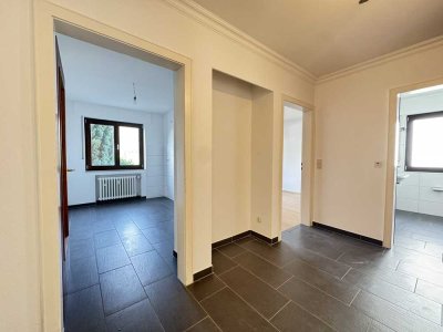 ** großzügige Familienwohnung mit Balkon & Garage **