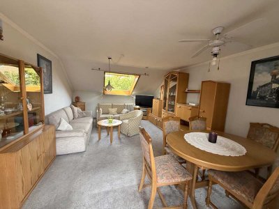 Zentral, hell, gemütlich - Dachgeschosswohnung mit Terrasse und Stellplatz