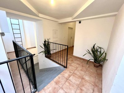 HELLE DACHGESCHOSSWOHNUNG MIT LIFT - auch als WG geeignet, zu verkaufen...