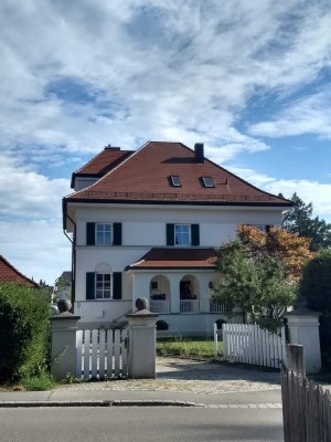 Ansprechendes,  individuelles 2,5-Zi.-Apartment im 2. OG in alter Stadtvilla