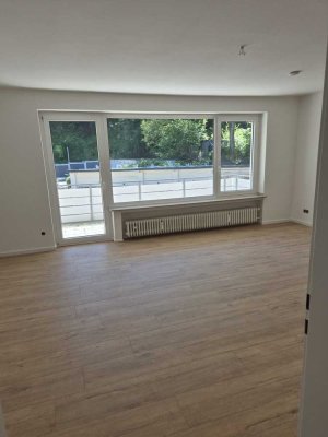 Helle, sonnendurchflutete 2-Zimmer-Wohnung mit großem Balkon ins Grüne