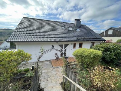 Modernes Ein-/ Zweifamilienhaus mit traumhaftem Gartengrundstück