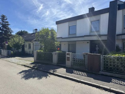 Großzügige 7-Zimmer-Doppelhaushälfte in Taufkirchen mit Heimkino