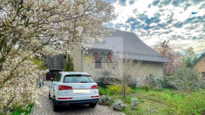 Grünes Wohnglück mit Sonnenkraft: Einfamilienhaus mit Gartenparadies & PV-Anlage