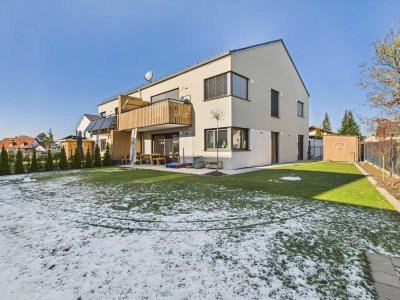 Traumhafte KFW 55 - 3-Zimmer Erdgeschosswohnung mit großzügigen Garten, Einbauküche in Offenstetten!