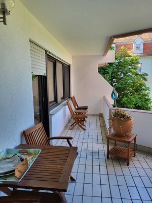 Stilvolle, modernisierte 3-Raum-Wohnung mit Einbauküche in Regensburg