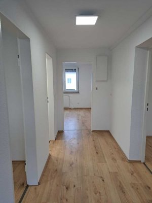Top saniert: Bezugsfreie und provisionsfreie 2-Zimmer-Wohnung inkl. Stellplatz in Merklingen