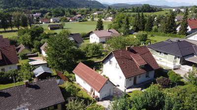 Familienidylle mit großem Garten und Blick auf den Schlossberg