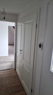 Vollständig renovierte 3-Raum-Dachgeschoss-Wohnung