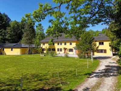 Land &amp; Gut: Arrondiertes Gut in städtischer Alleinlage in Gmunden