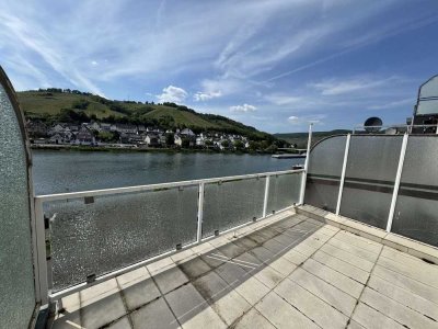 Teil-renoviertes Stadthaus mit fantastischem Moselblick, Terrasse und Garage in der Zeller Altstadt