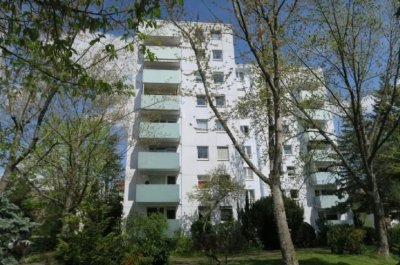 GEMÜTLICHE 3-ZW IN GERBRUNN MIT SONNENBALKON UND EINZELGARAGE