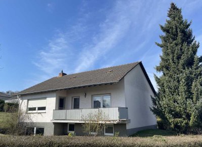 Renovierungsbedürftiges Einfamilienhaus in schöner Lage!