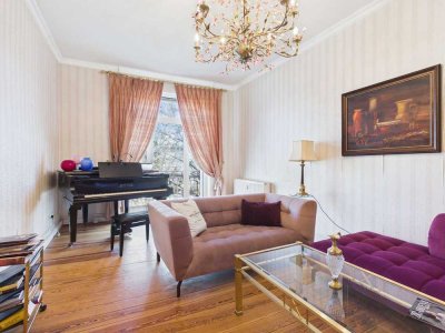 Stilvolle 4-Zimmer-Altbauwohnung mit zwei Balkonen, Aufzug und außergewöhnlichem Raumgefühl