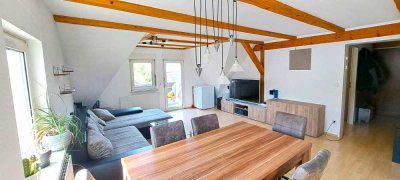 Große und helle 2,5-Zimmer-Wohnung mit EBK, Balkon und Stellplatz