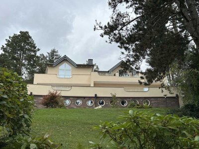 Luxus Einfamilienhaus mit Schwimmbad (Landkreis Kassel)