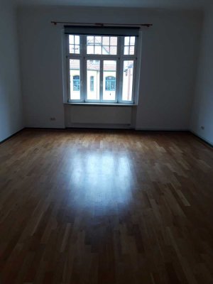 Alltagstaugliche 4-Zimmer-Wohnung mit Balkon in Halle Giebichenstein