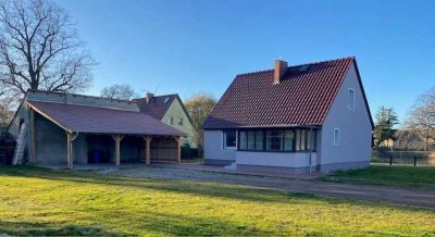 Einfamilienhaus mit großem Garten, Pool und Carport