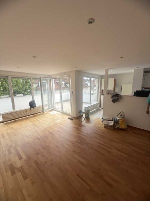 Stilvolle, gepflegte 3-Zimmer-Penthouse-Wohnung mit EBK in Darmstadt