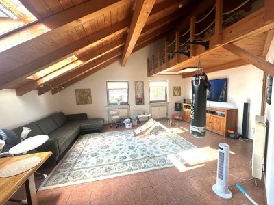 attraktive 2 1/2-Zimmer-Dachgeschosswohnung nahe zur Obinger Dorfmitte