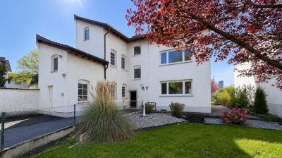 Freistehendes Dreifamilienhaus mit einer freien Einheit und Entwicklungspotenzial