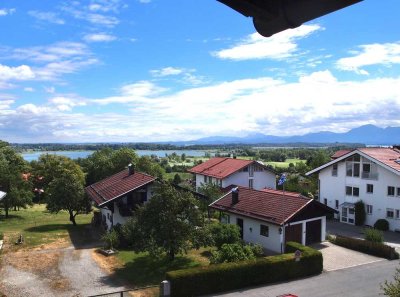 Blick auf Chiemsee + Berge von 2 großen Balkonen: 3 ZiWhg + Garage (Ferienvermietung möglich!)