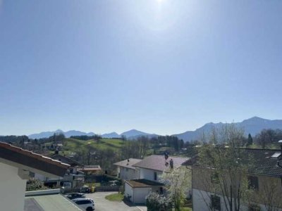 Über den Dächern von Murnau: Hochwertige, moderne Dachgeschosswohnung mit Panoramablick