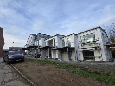 Zweizimmer Wohnung mit Klima und großem Balkon/Terrasse