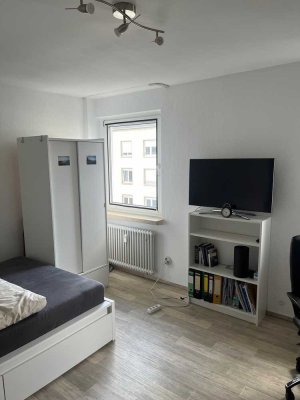 Charmante 1-Zimmer-Wohnung in zentraler Lage - (unmöbliert)
