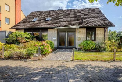 Viel Platz für die ganze Familie - Einfamilienhaus mit Einliegerwohnung und Garage in Top-Lage