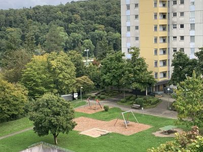 Stilvolle, modernisierte 3,5-Raum-Wohnung mit Einsuküche