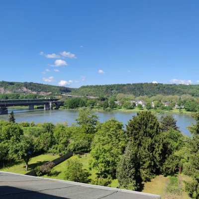 Freundliche 4-Zimmer-Wohnung hoch über dem Rhein