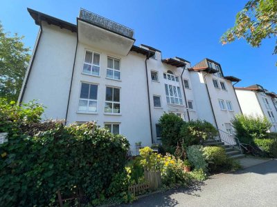 Einmalige Gelegenheit: 3-Zi.-Wohnung inkl. EBK, Terrasse u. Kl. Garten in Cortendorf