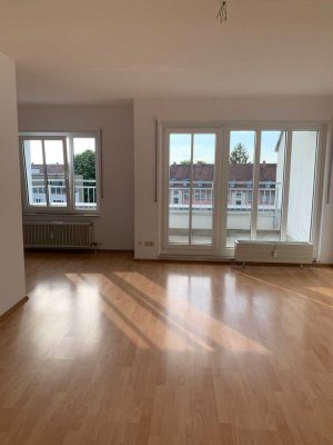 Helle 3-Zimmer-Wohnung mit Balkon & TG Stellplatz