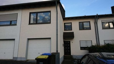 Schicke, ruhige Maisonette-Wohnung mit 3 Zimmern in gepflegtem 3-Familienhaus