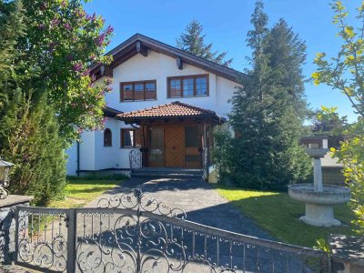 Eindrucksvolle Villa mit viel Potential!